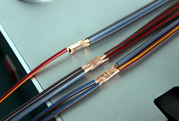 超聲波金屬點焊接機(jī)有毛刺怎么回事